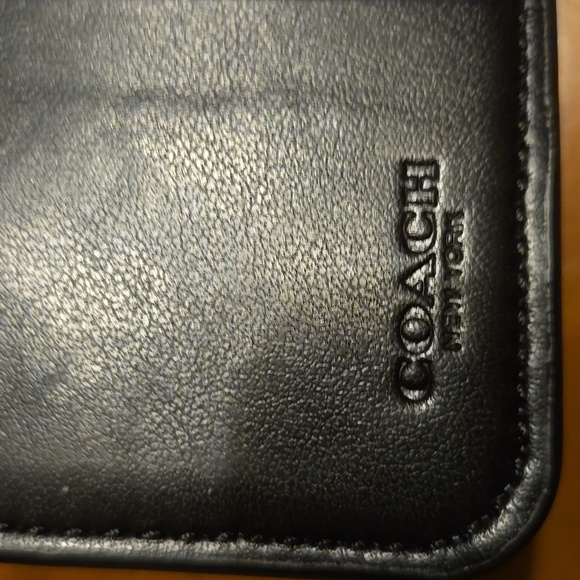 Coach Trifold Wallet. - Picture 5 of 8